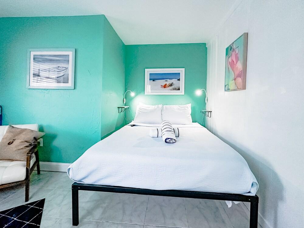Cabanas of Treasure Island photo 66