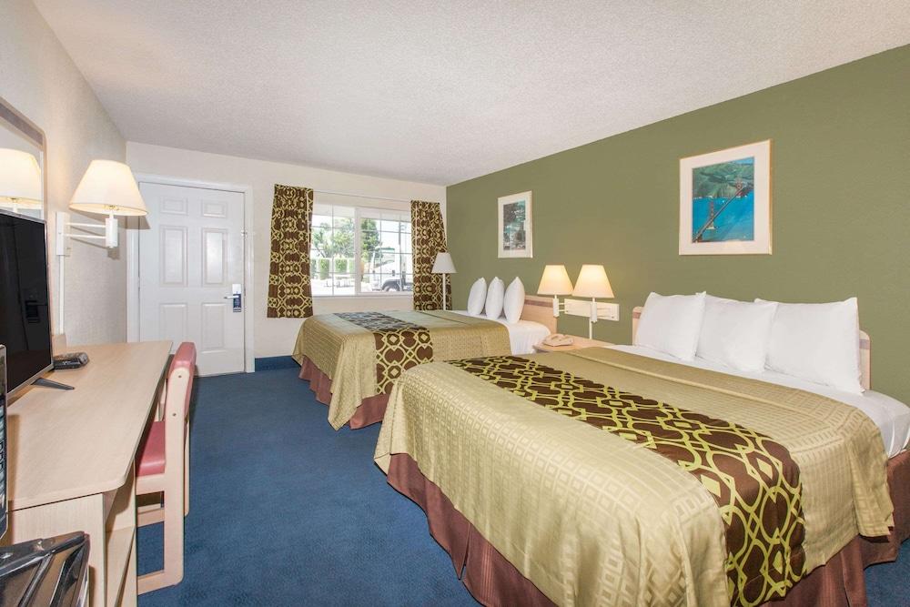Travelodge by Wyndham Los Banos CA photo 8