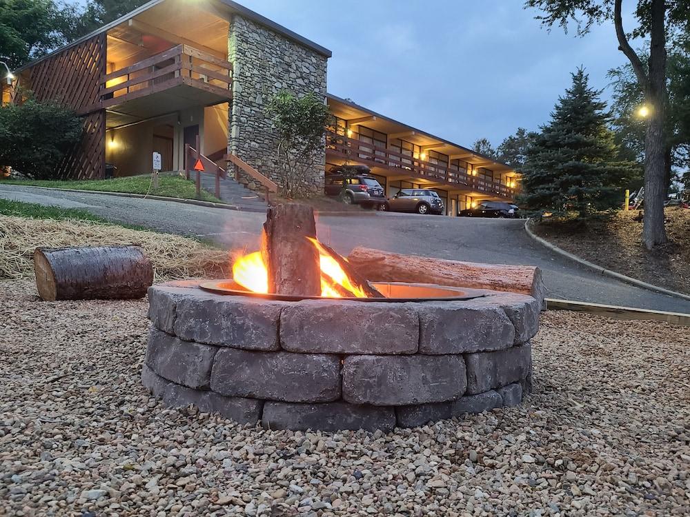 The Mountaineer Inn photo 16