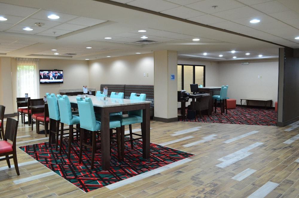 Holiday Inn Express Madison by IHG photo 44
