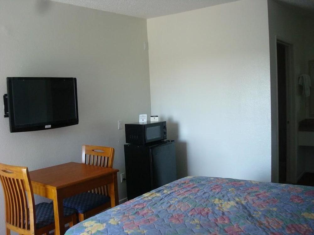 Scottish Inns Long Beach photo 13