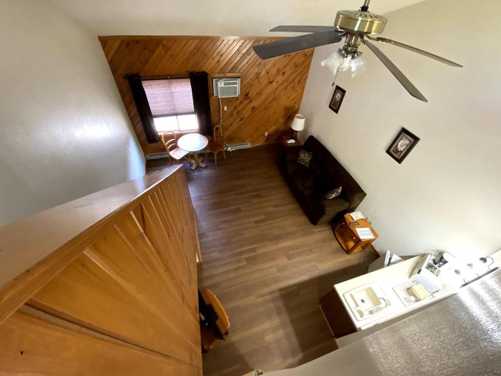 Woodlands Inn & Suites photo 11