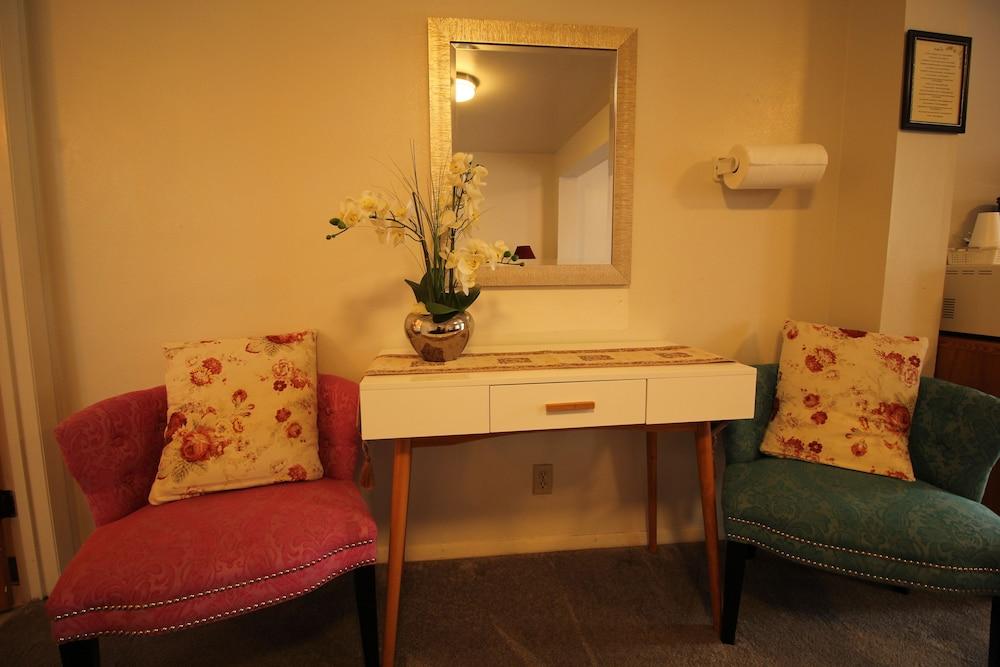 Mariner's Cove Inn photo 64