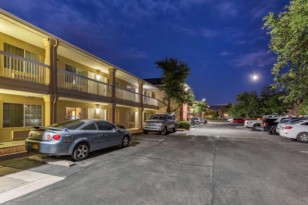 Suburban Studios Albuquerque Uptown photo 43