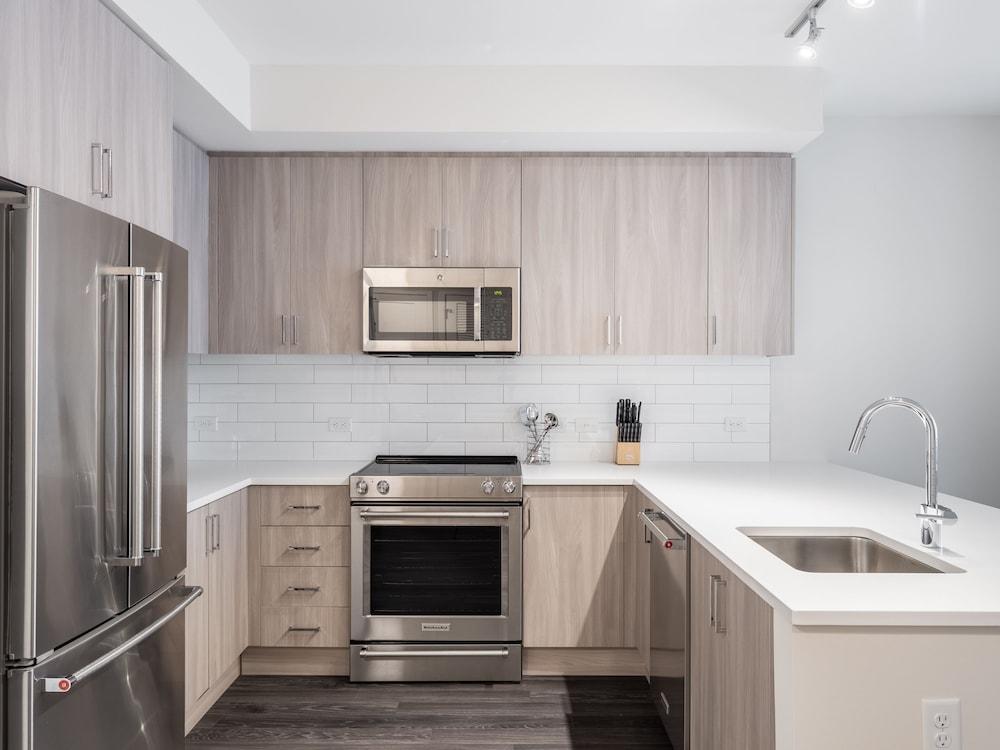 Global Luxury Suites at Bethesda Metro photo 26
