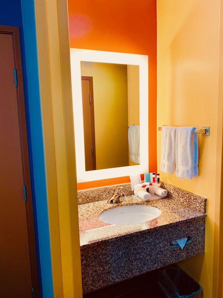 Hotel Vinea, a Travelodge by Wyndham photo 6