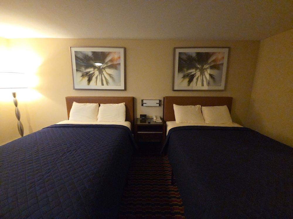 Chesaning Inn & Suites photo 73