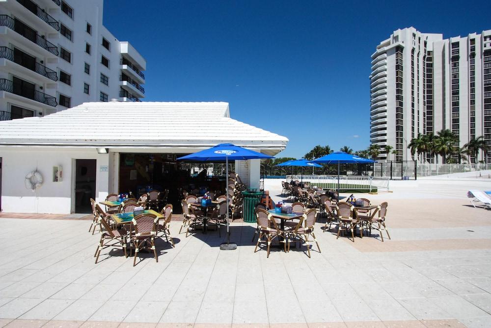Castle Beach Suites by MiaRentals photo 32