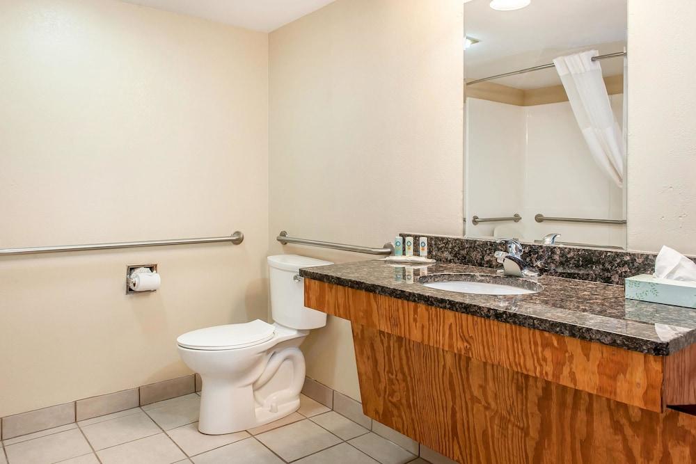 Quality Inn Findlay photo 6