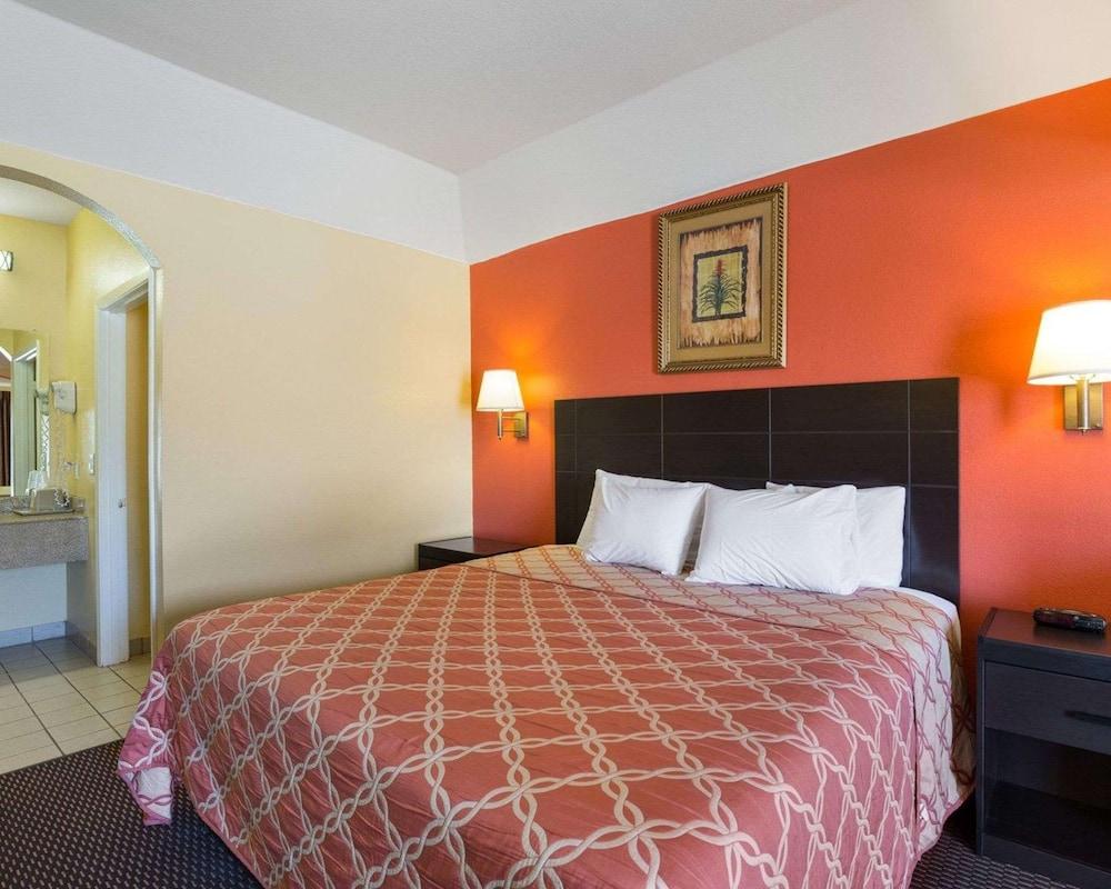 Rodeway Inn & Suites Humble IAH photo 15