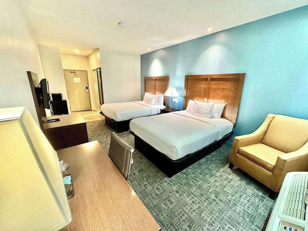 Baymont by Wyndham Richmond I-70 photo 13