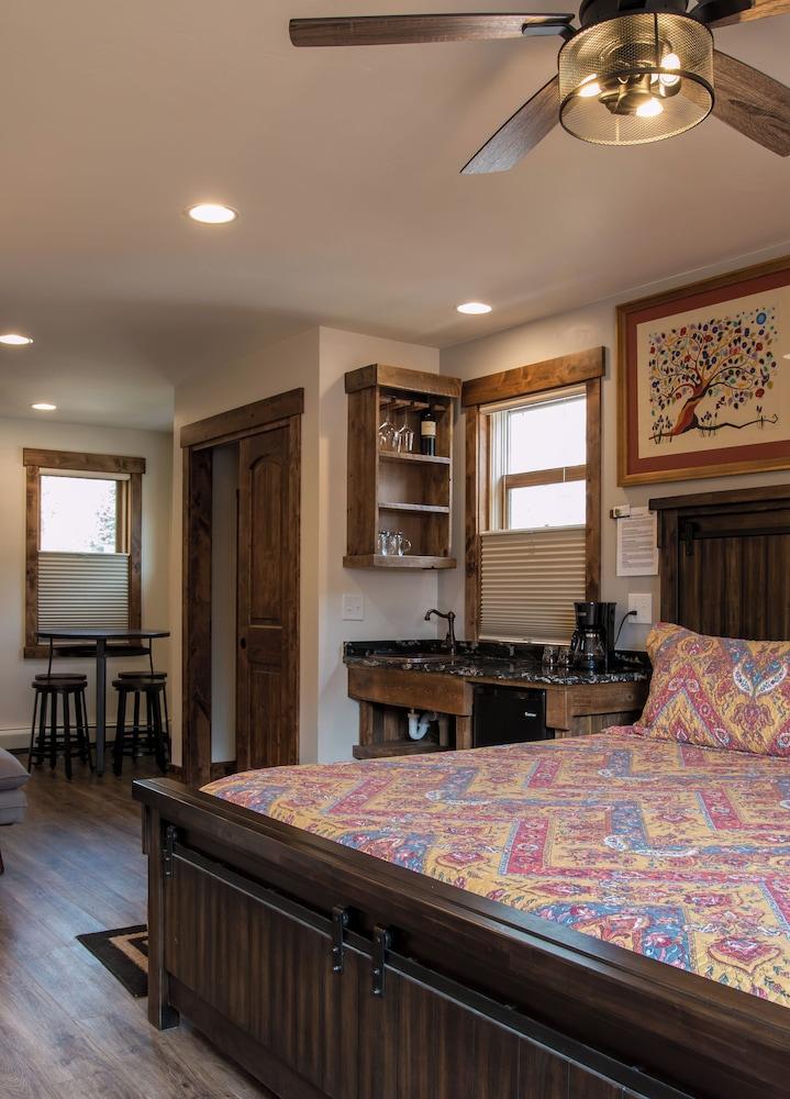 Clear Creek Inn photo 16