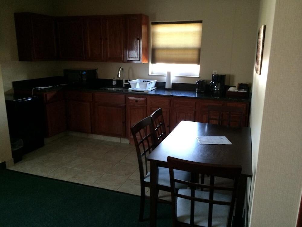 Pacer Inn And Suites Delaware photo 22