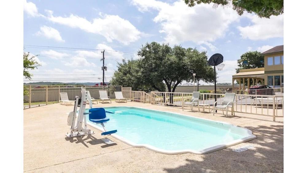 Home Suites Hill Country photo 24