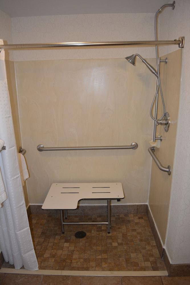 Holiday Inn Express & Suites Lancaster by IHG photo 29