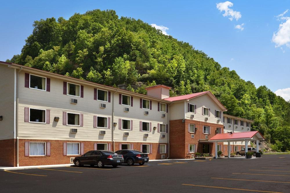 Super 8 by Wyndham Prestonsburg — hotel in Prestonsburg