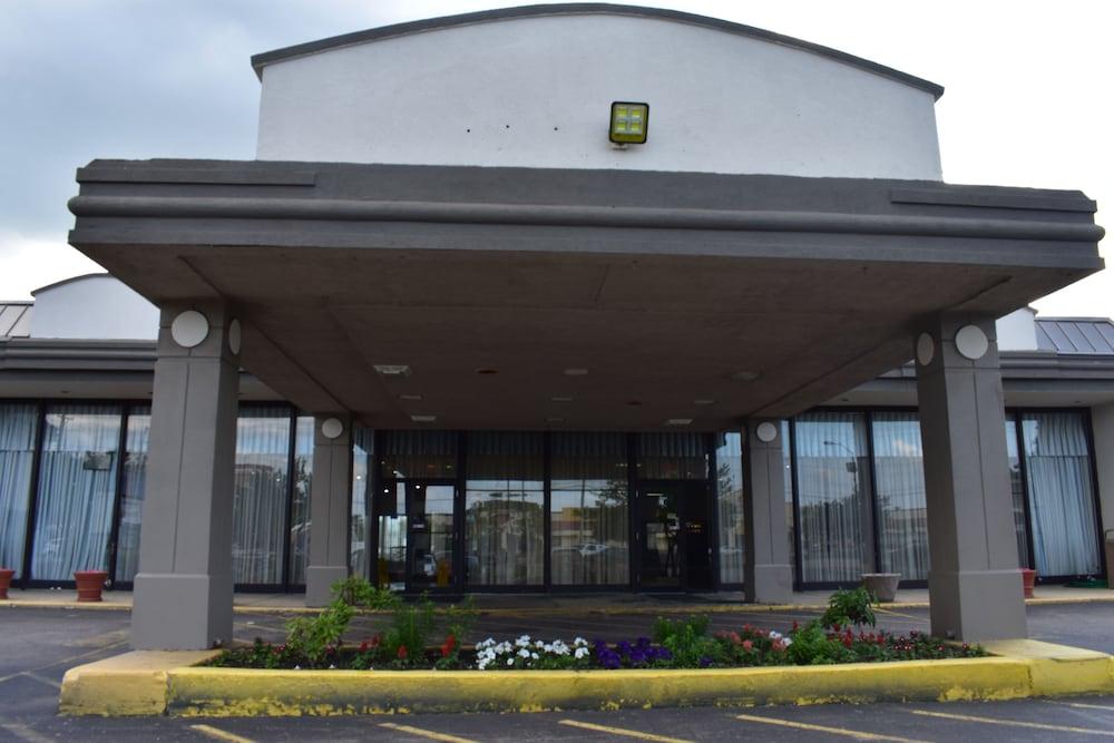 FairBridge Inn Express Melrose Park photo 2