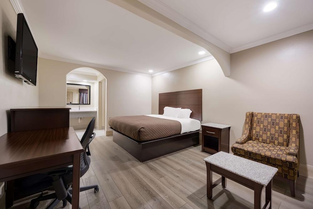Americas Best Value Inn Houston Heights at I-45 photo 19