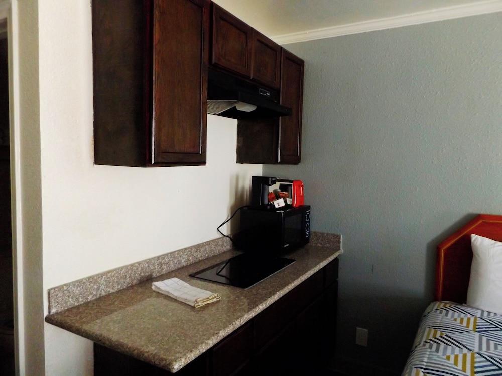 Studio 6 Fort Worth, TX – Downtown East photo 7