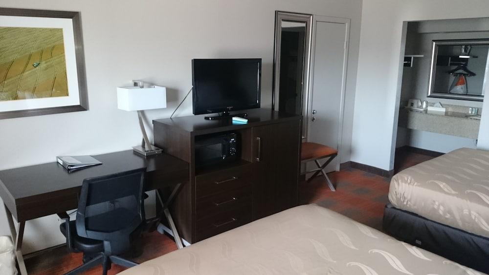 Quality Inn & Suites Stuttgart North photo 18