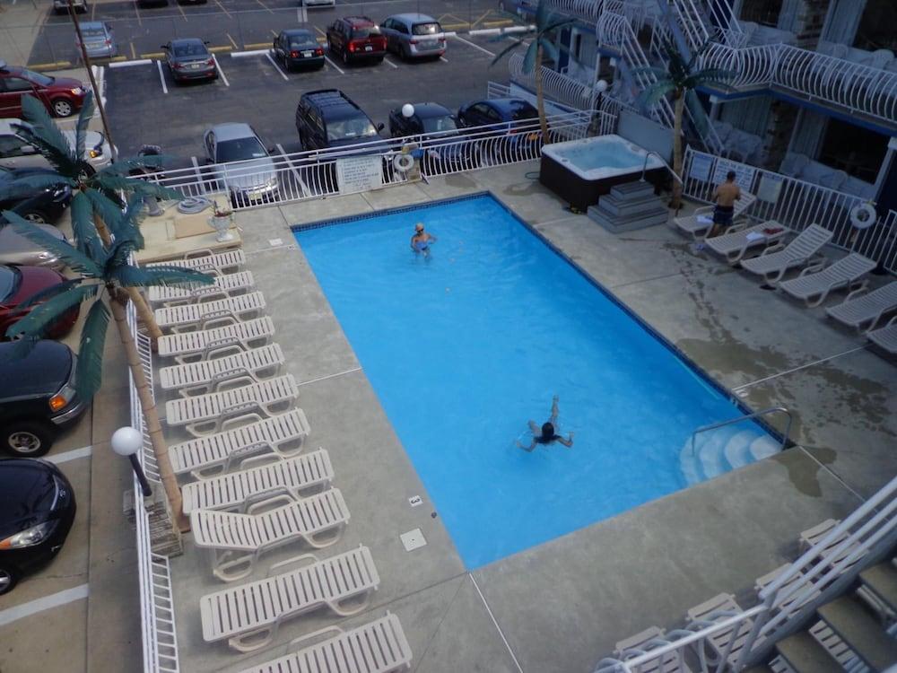 Quarterdeck Motel photo 16