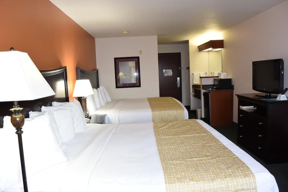 Travelodge Suites by Wyndham Newberg photo 94