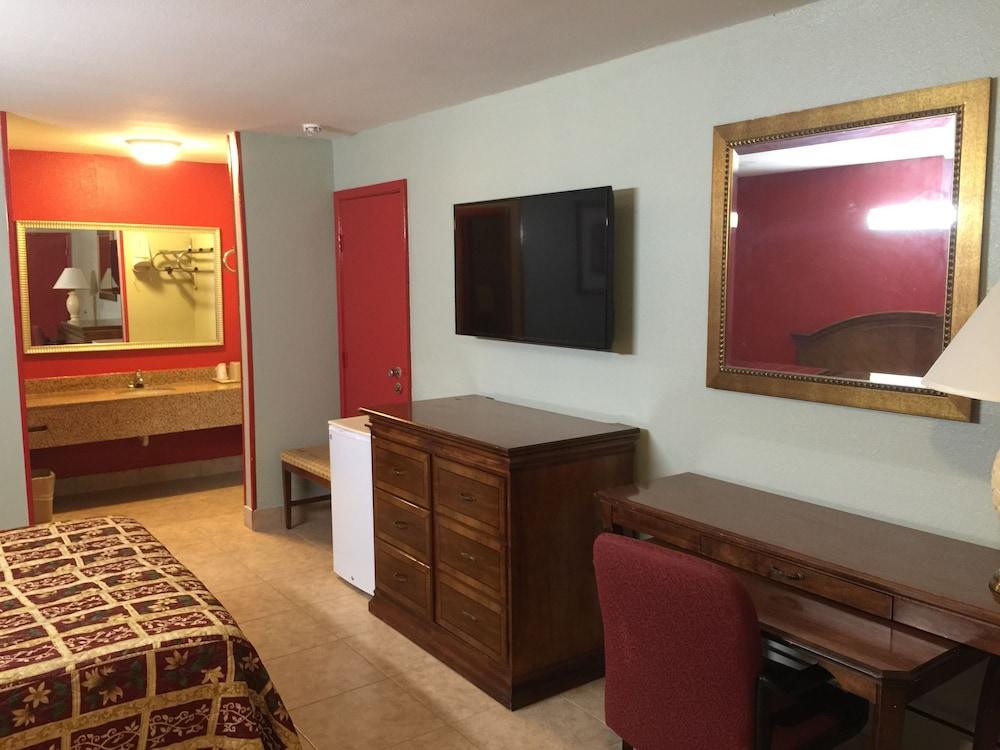 Texas Inn North Brownsville photo 26
