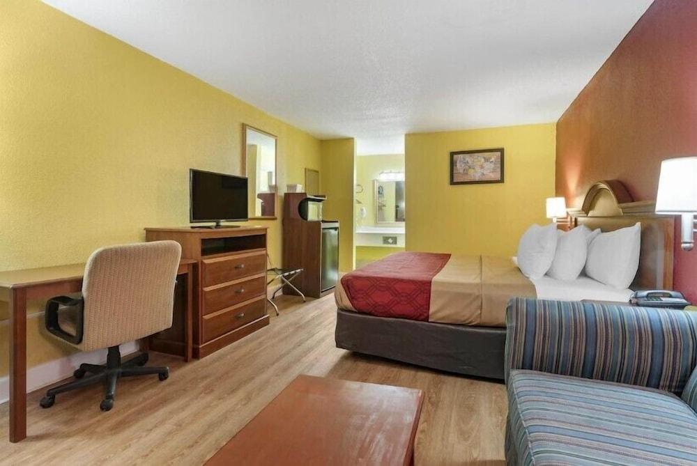 Travelers Inn Douglas By OYO US-441 photo 2