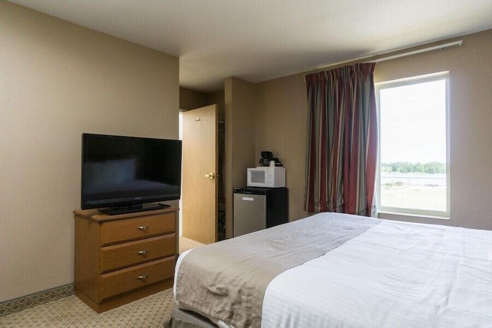 Baymont by Wyndham Jacksonville photo 26