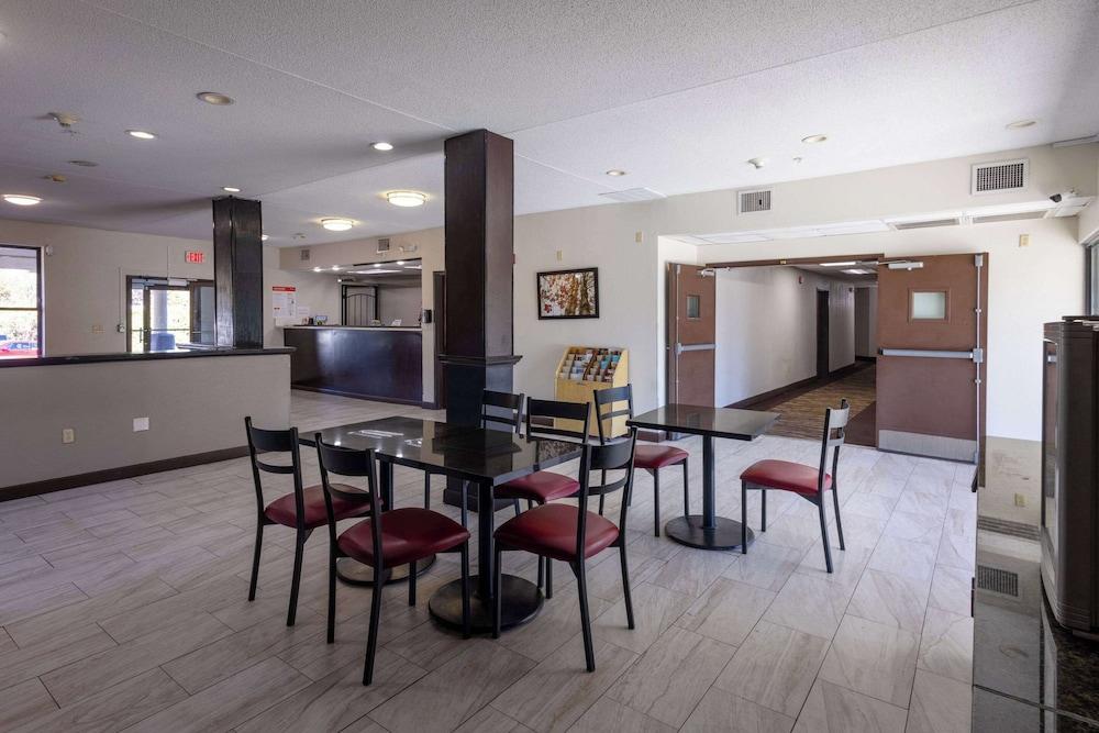 Clarion Pointe photo 3
