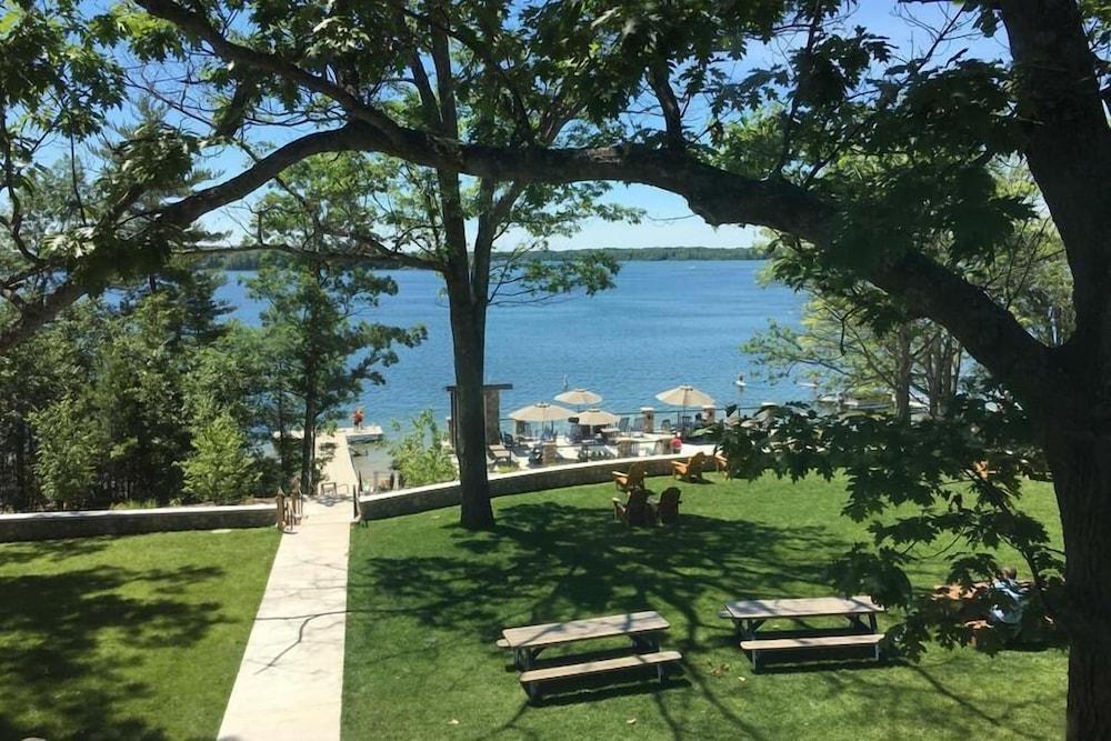 Stone Hotel & Cottages photo 1