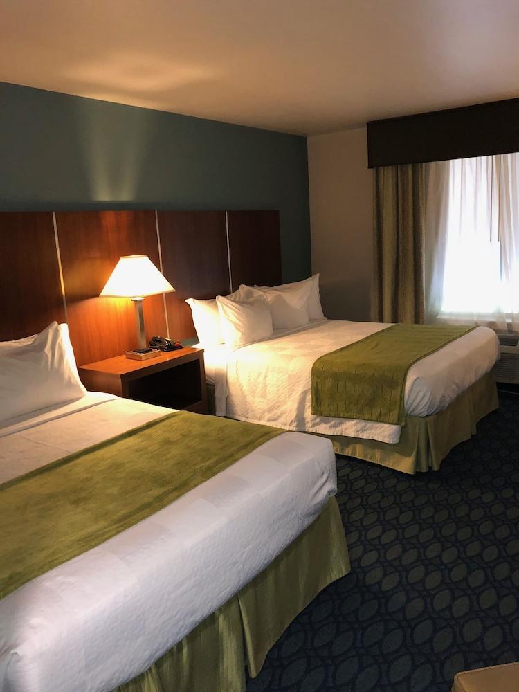 Country View Inn & Suites photo 40