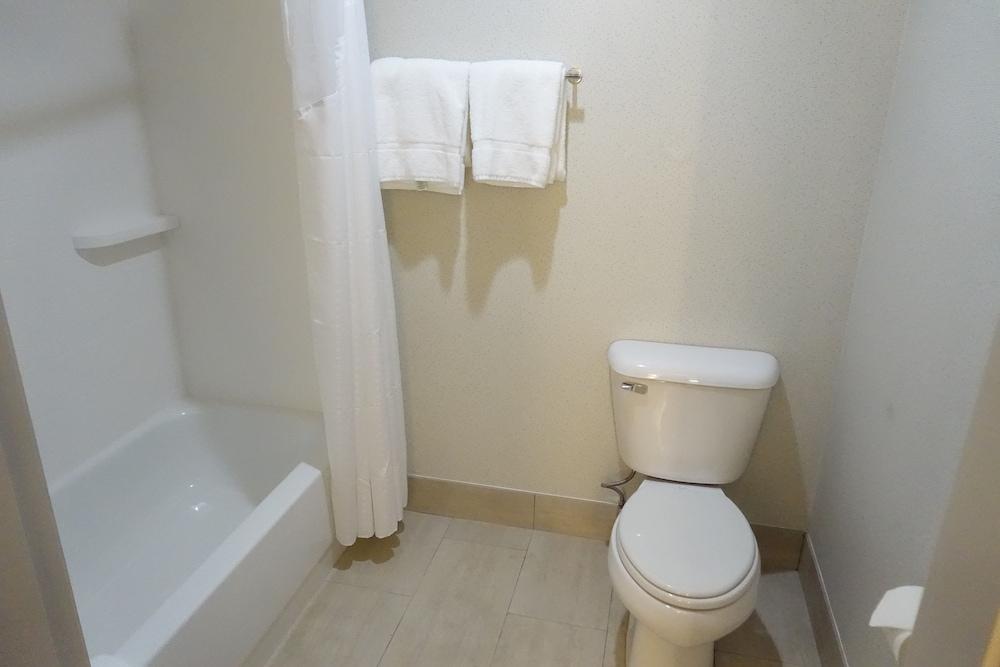 Holiday Inn Express & Suites Brentwood by IHG photo 12
