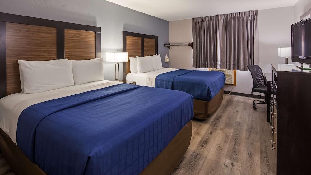 Ramada by Wyndham Cedar Rapids South photo 9