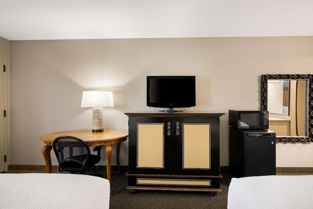 Revel Hotel Minot, SureStay Collection by Best Western photo 34