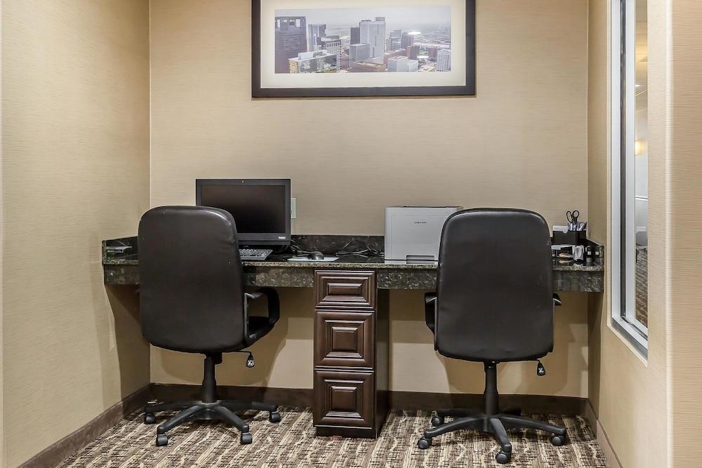 Comfort Suites Houston IAH Airport - Beltway 8 photo 28