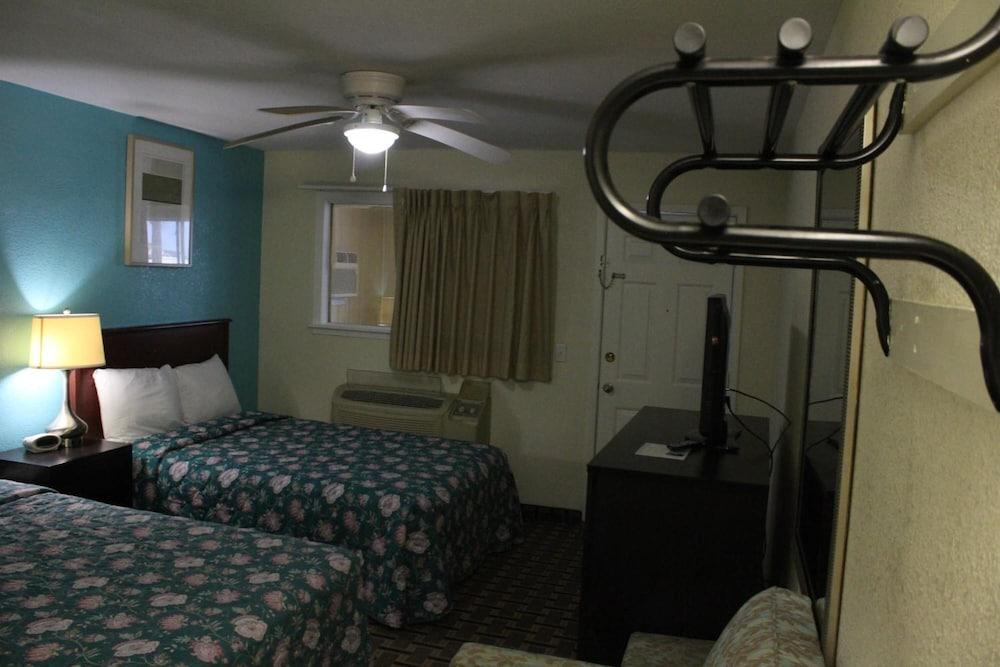 American Inn and Suites photo 22