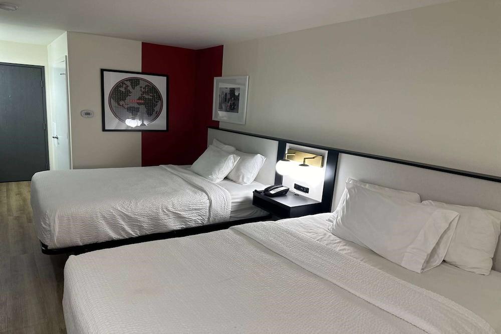 Ramada by Wyndham York Harrisburg Hershey photo 1