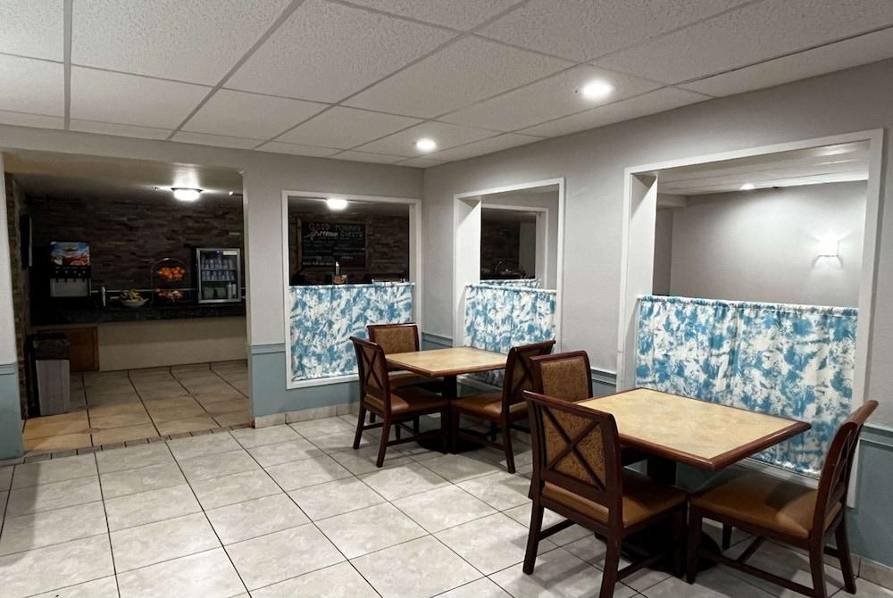 Wyndham Garden Ann Arbor photo 85