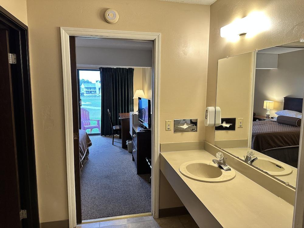 Cedar Hill Lodge photo 17
