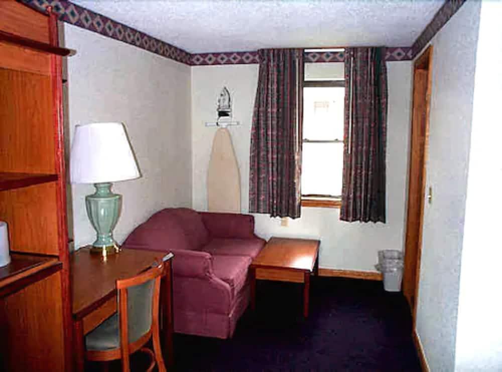Wesley Inn & Suites photo 7