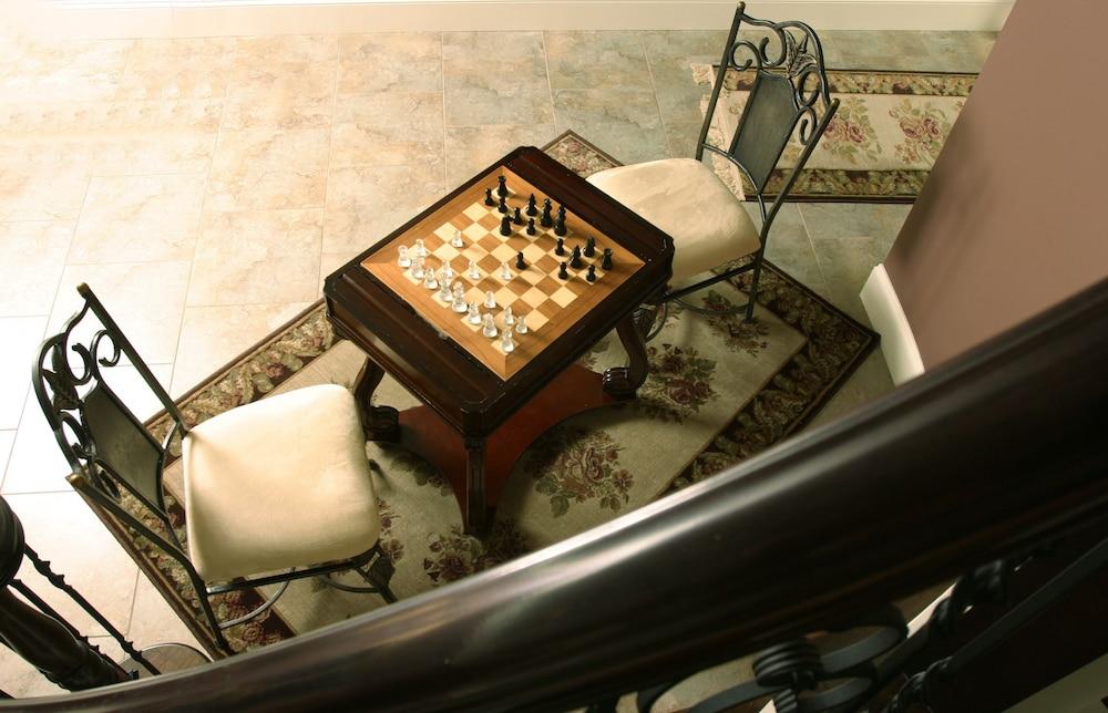 Cameo Heights Mansion photo 99