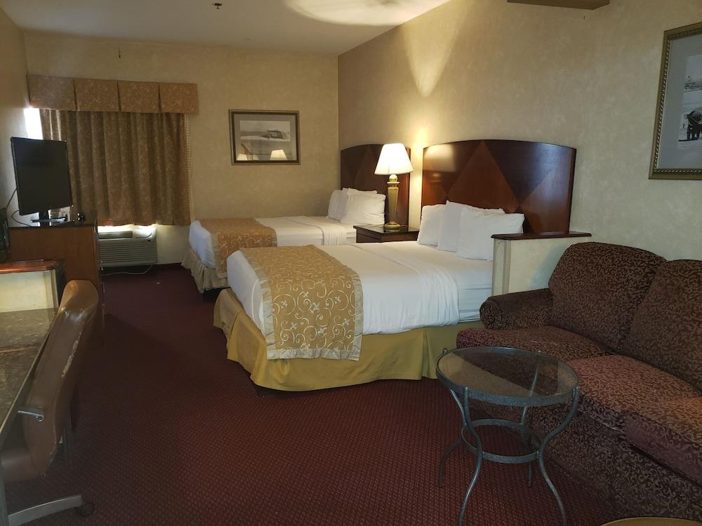 A Victory Suites Warren photo 13