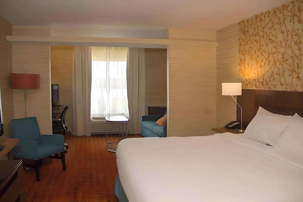 Comfort Inn & Suites photo 13