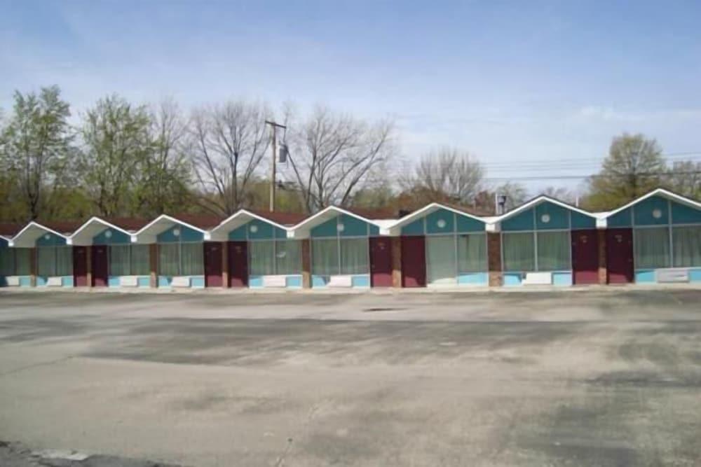 Gray Plaza Motel photo 1