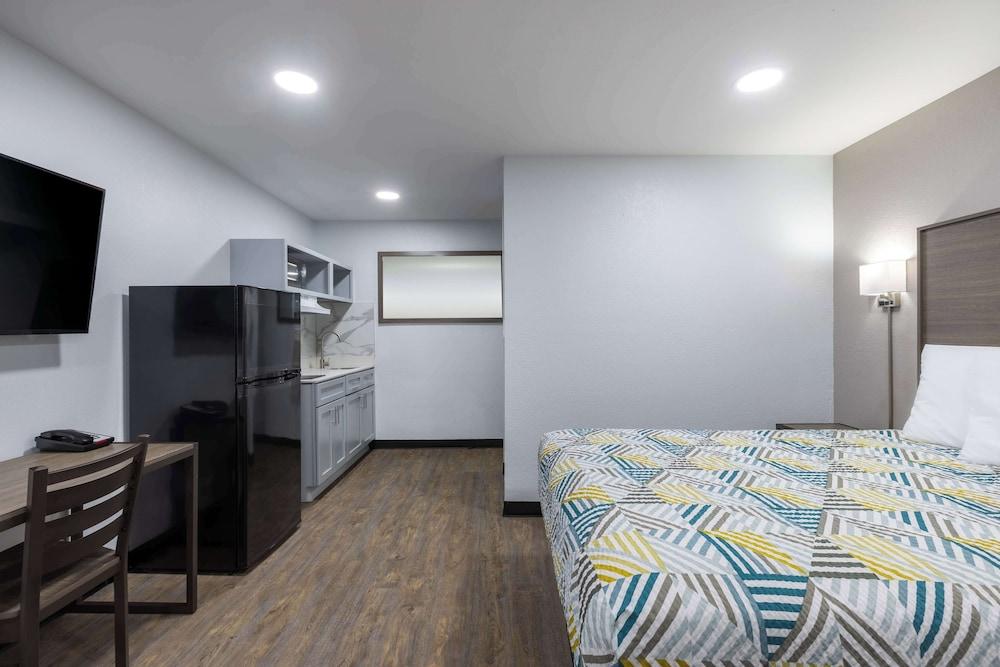 Studio 6 Hickory, NC photo 10