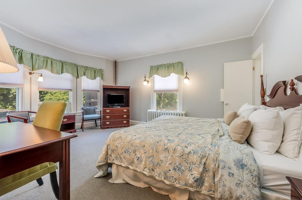 Castle Manor Inn photo 15