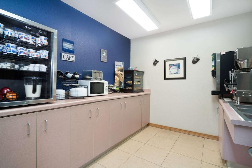 Microtel Inn by Wyndham Onalaska/La Crosse photo 13