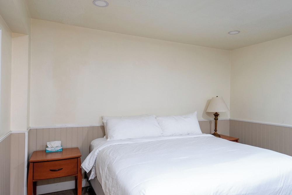 Road Creek Inn photo 30