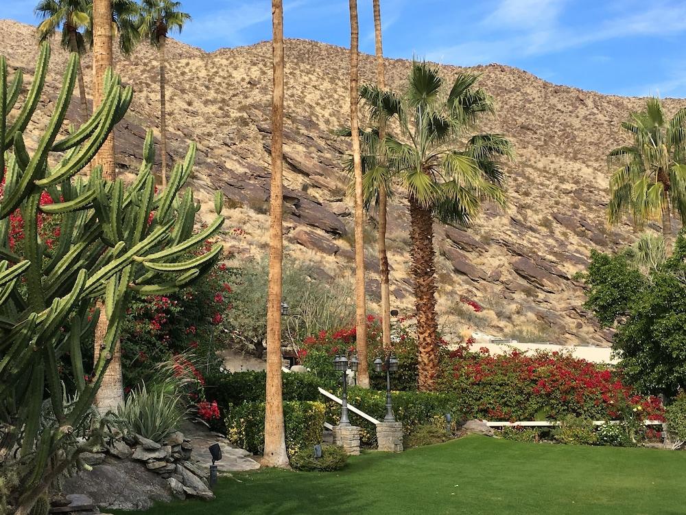 GetAways at Palm Springs Tennis Club photo 10
